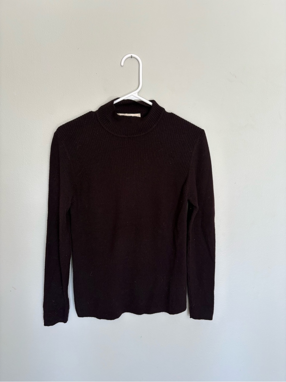 Valerie Stevens women’s Dark Brown Ribbed Turtleneck Sweater